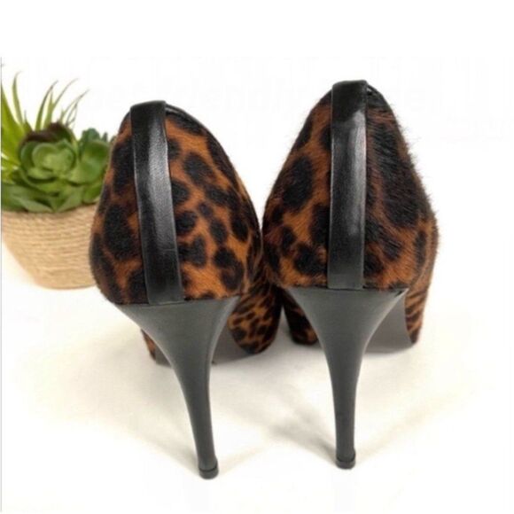Stuart Weitzman Leopard Print Calf Hair Pumps 7 - Picture 5 of 10